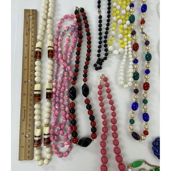Vintage Costume Jewelry Lot 80's Jewelry 20 Necklaces 1 Pair Clip On Earrings - Picture 9 of 10